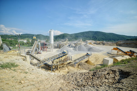 Obrazek przedstawia nowoczesny zakład przerobu kruszywa.